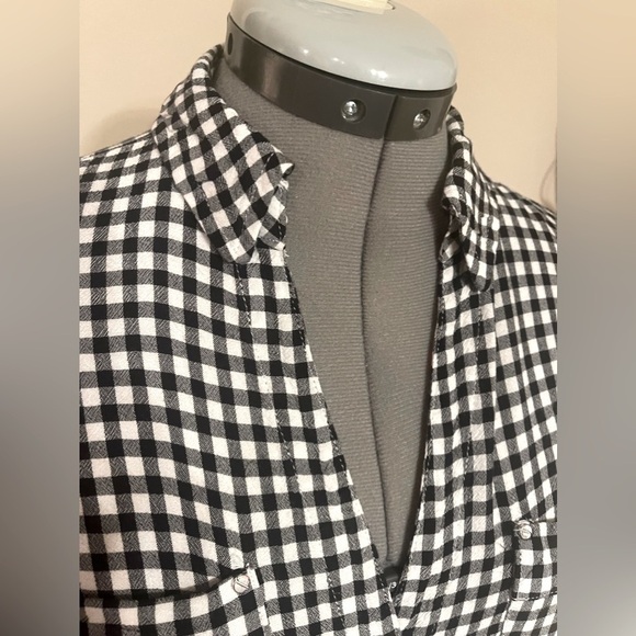 Jones New York Top Size M Gingham Tie Checkered Black V-neck roll sleeve - Picture 7 of 8